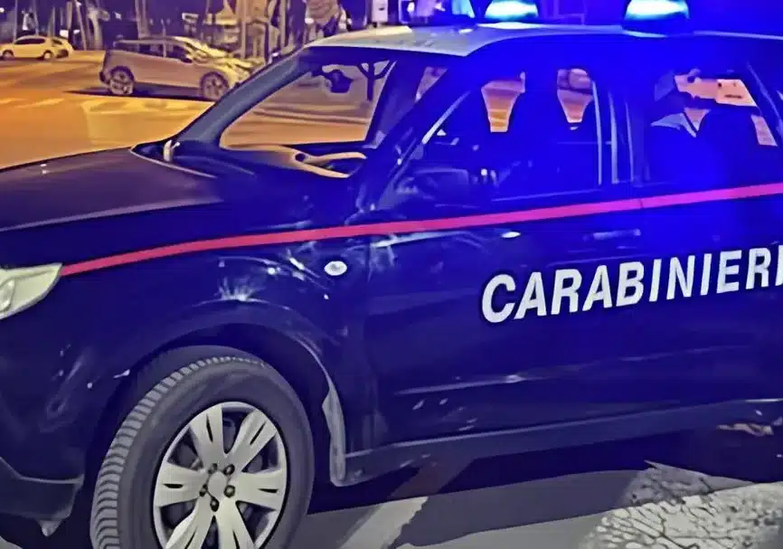 Pavia- Alessandria: piccone contro auto carabinieri che esce di strada e si ribalta