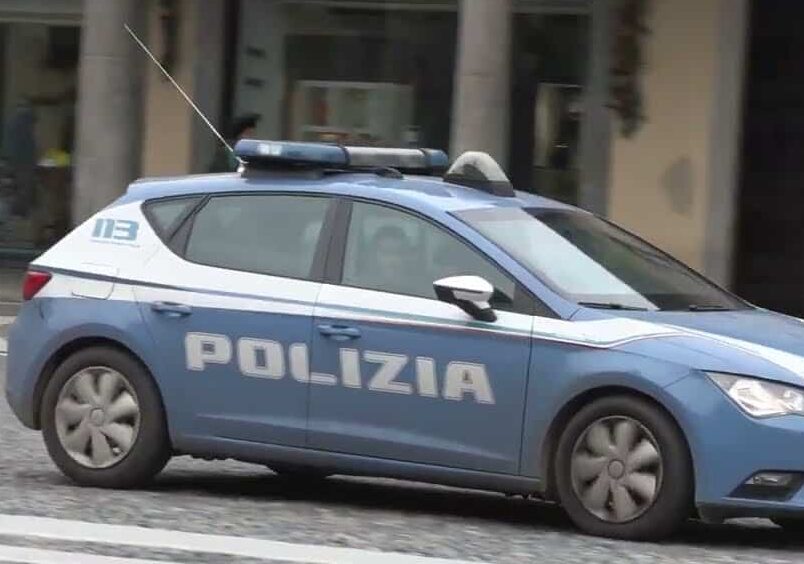 Vigevano, ragazzo picchiato in centro: denunciate nove giovani turchi