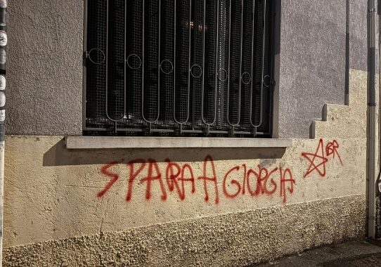 ‘Spara a Giorgia’: scritta anti Meloni su sede Lega a Busto Arsizio