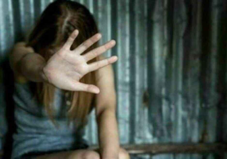 Gambolò: segregata in casa, invia la posizione Gps e la polizia la salva