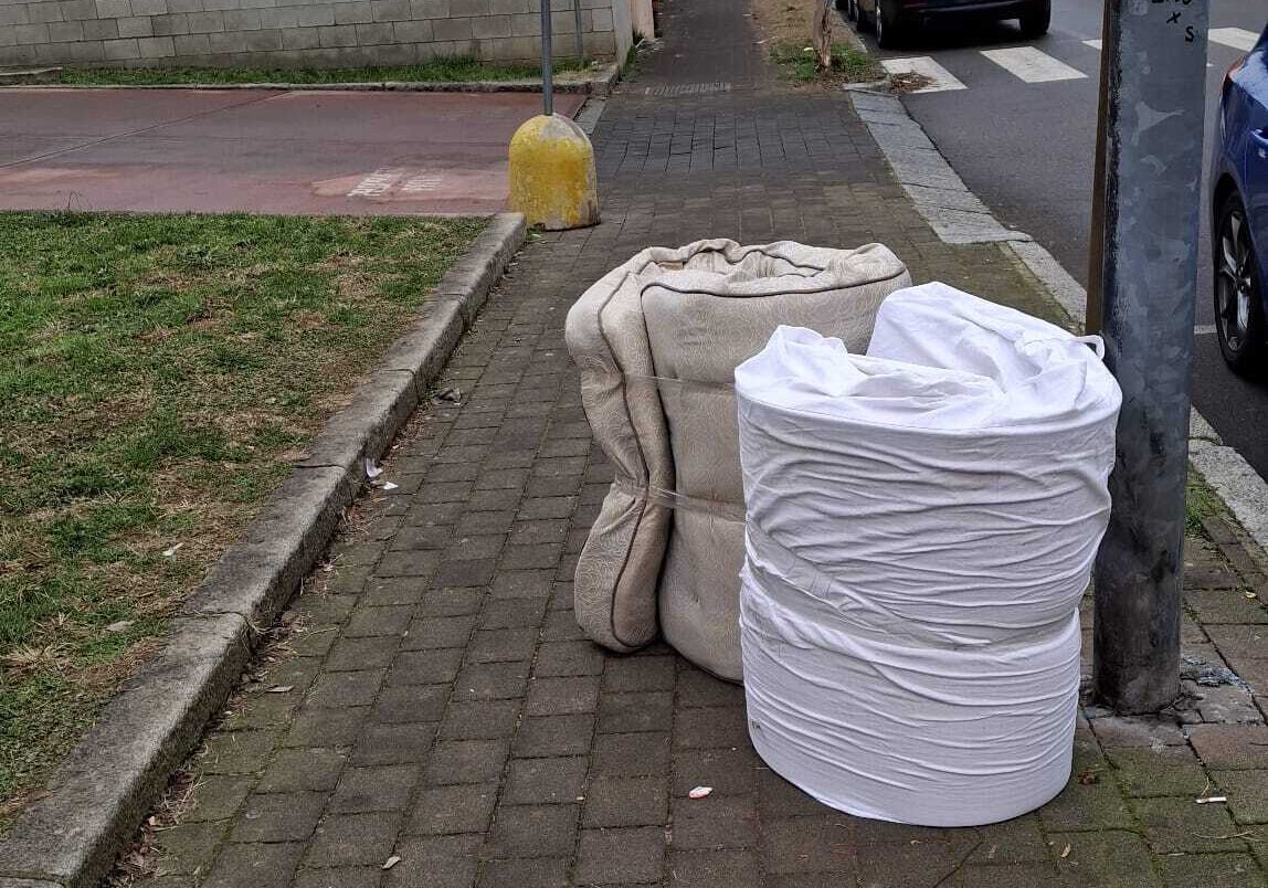 I nuovi barbari hanno invaso la città: ancora degrado e inciviltà