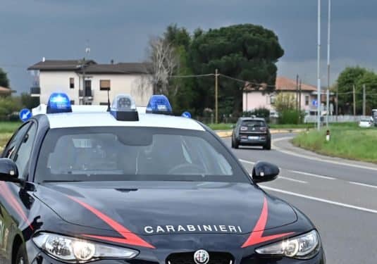 Non si ferma all’alt e investe con l’auto un carabiniere, arrestato