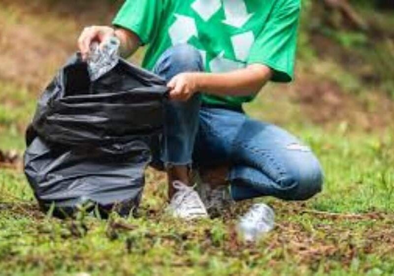 Villa Cortese: ramazza in mano e cuore green: domenica tutti a pulire i boschi