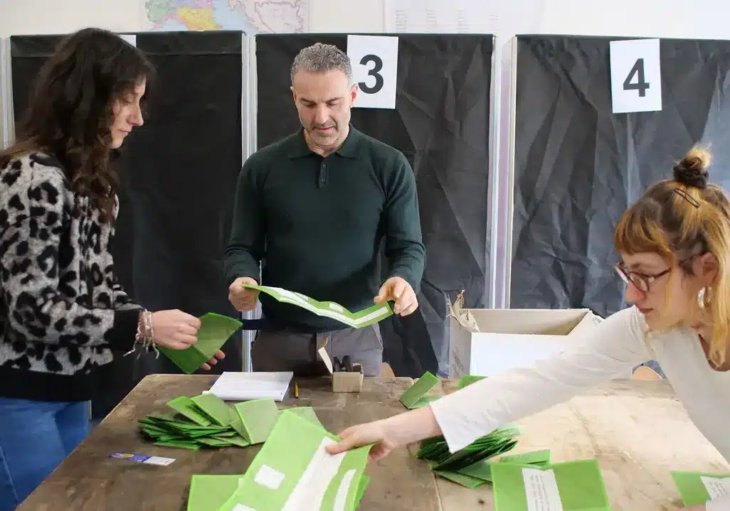Referendum: in Lombardia e nell’est Ticino vince il SI’. Milano dice ancora NO