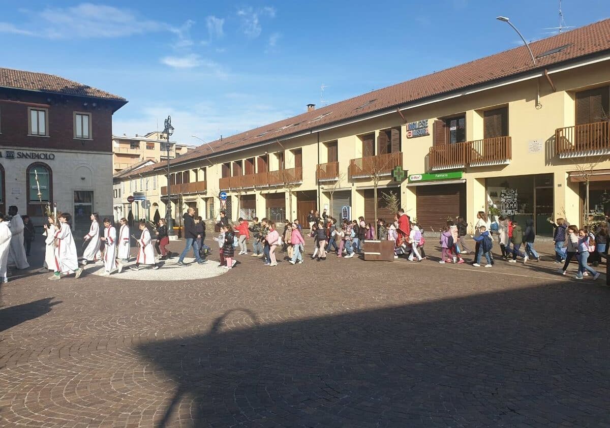 Magenta celebra la domenica delle Palme con la processione degli ulivi dall’oratorio alla basilica