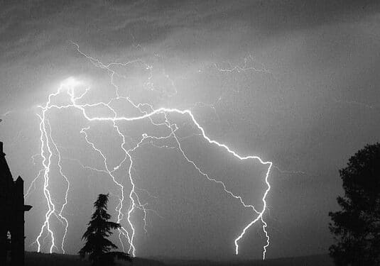 Milano, allerta temporali da mezzanotte