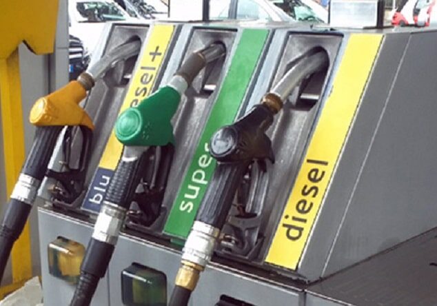 Carburanti: Codacons, gasolio verso 2,2 euro in tutta Italia nonostante crollo petrolio