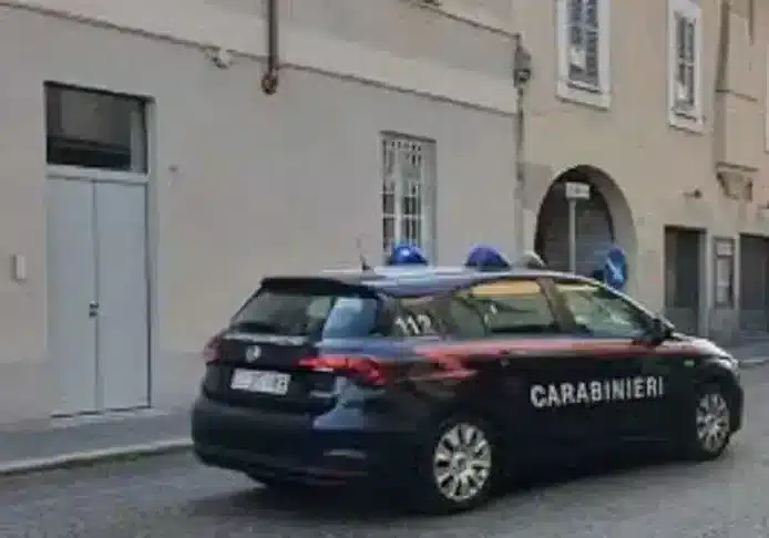 Rosate: sorpresi durante lo scambio nel parcheggio del supermercato, arrestato 21enne