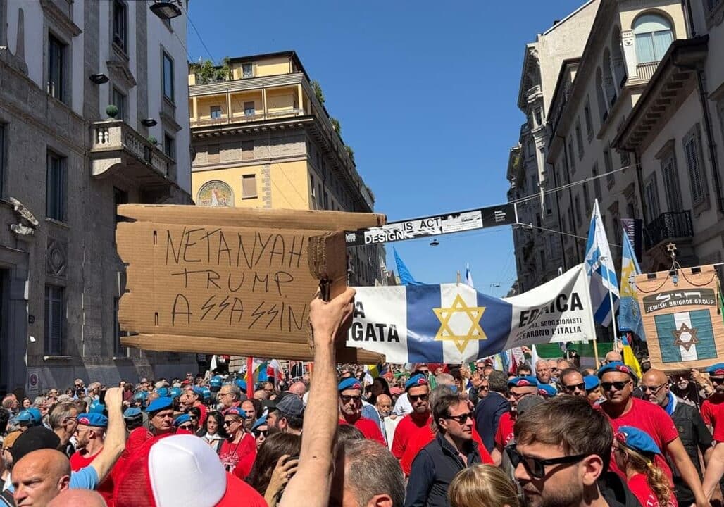 Milano, tensioni al corteo del 25 aprile: Belli Paci (figlio di Liliana Segre), ‘tessera Anpi? Devo pensarci’