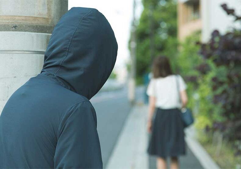 Ossola, incubo per una studentessa: stalker 57enne arrestato davanti a scuola
