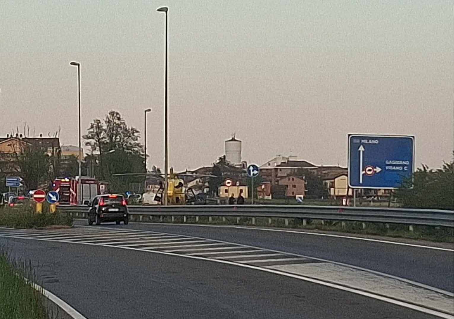 Grave incidente sulla Vigevanese a Gaggiano: tre feriti, arriva anche l’elisoccorso