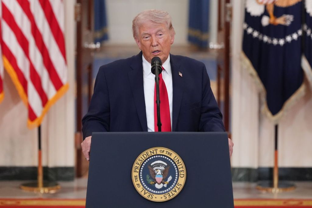Trump “Appena finito con l’Iran prenderò il controllo di Cuba”. E alza i dazi delle auto europee al 25%