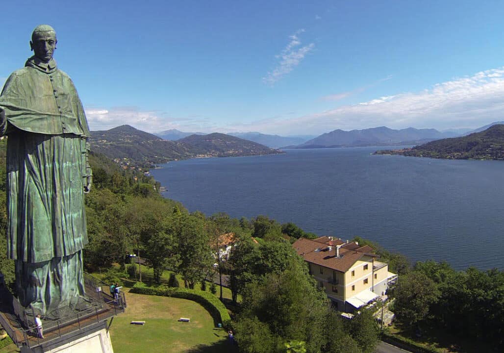 Arona: domenica 31 maggio scoprire la storia del San Carlone con una visita guidata