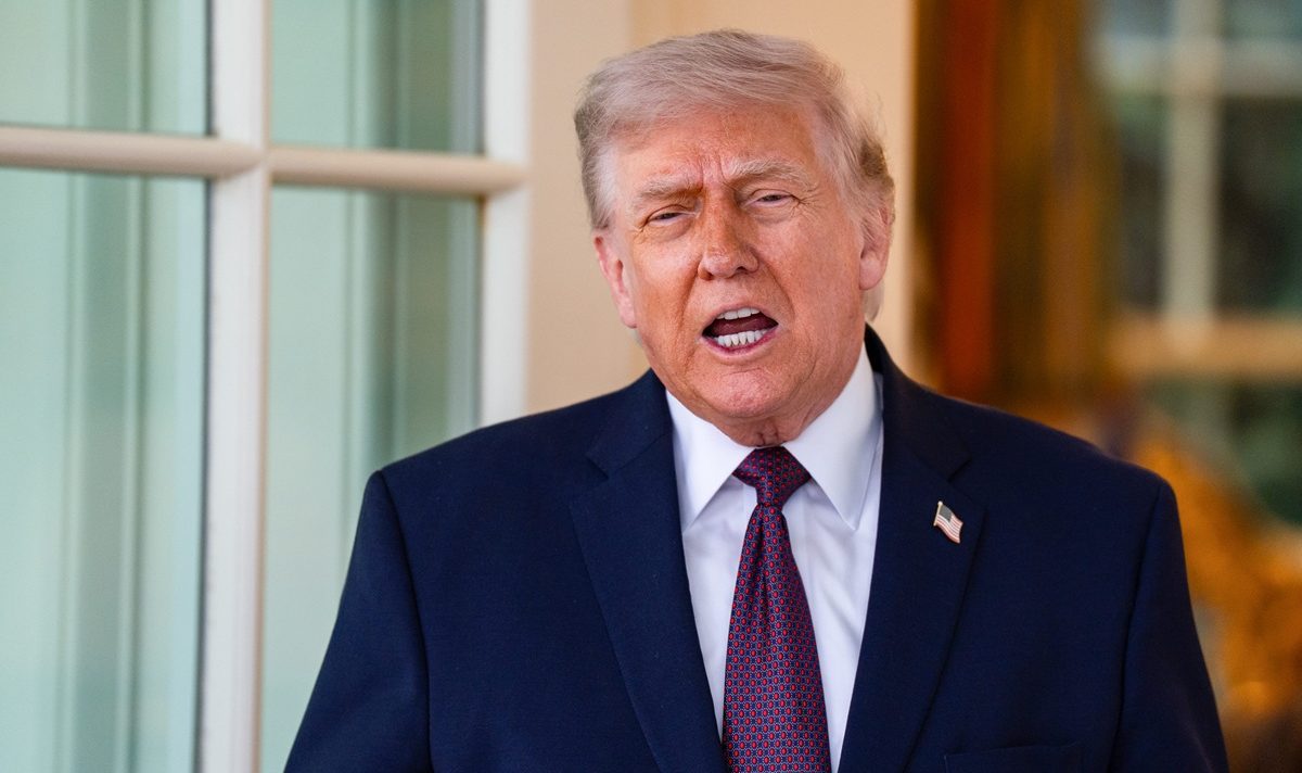 Trump annuncia uno stop temporaneo al Project Freedom nello Stretto di Hormuz: “Grandi progressi verso un accordo con l’Iran”