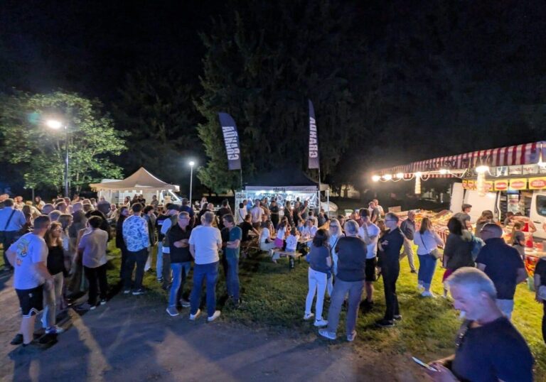 Magenta, successo per la serata a Villa Naj: in 1.500 al tributo degli ABBA