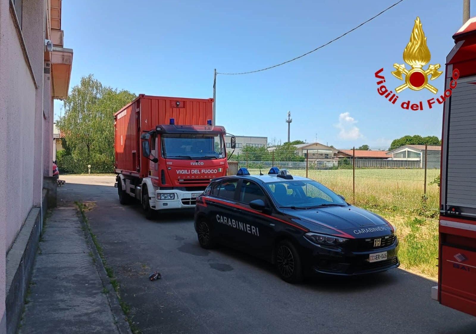 Bareggio, incidente sul lavoro: travolti dalla soda caustica durante il travaso, due feriti