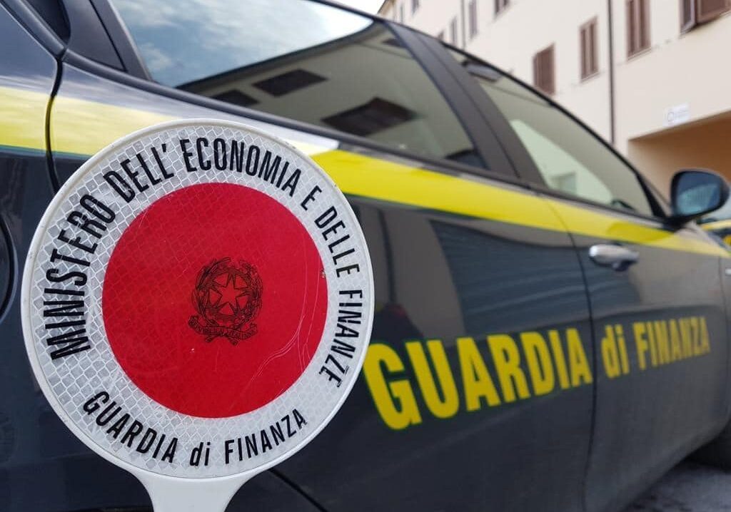 Busto Arsizio: circuiscono uomo per rubargli 14 milioni, indagati familiari e legali