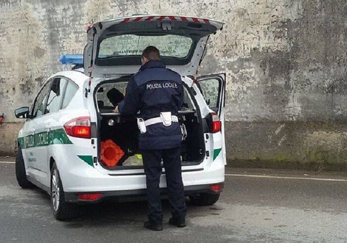 Boffalora sopra Ticino, minacce e vandalismi in corte, donna denuncia: “Ho paura”