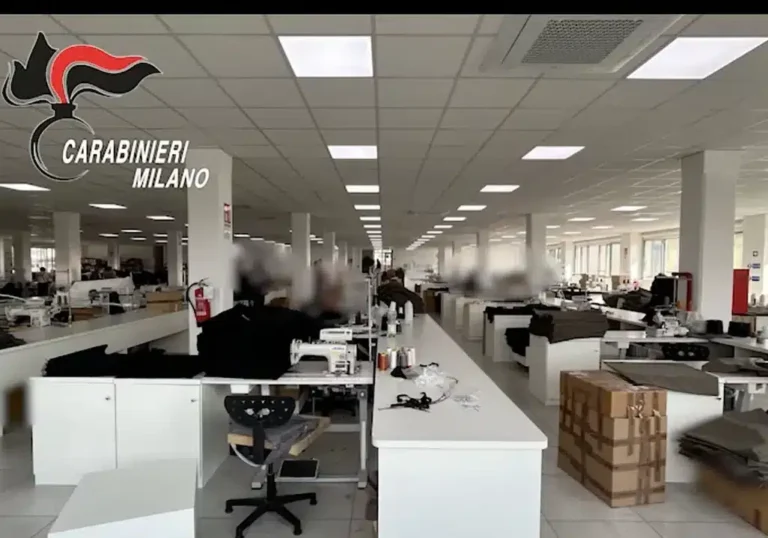 Controlli anti caporalato nel Milanese,chiusa azienda tessile a Pero e 2 denunce