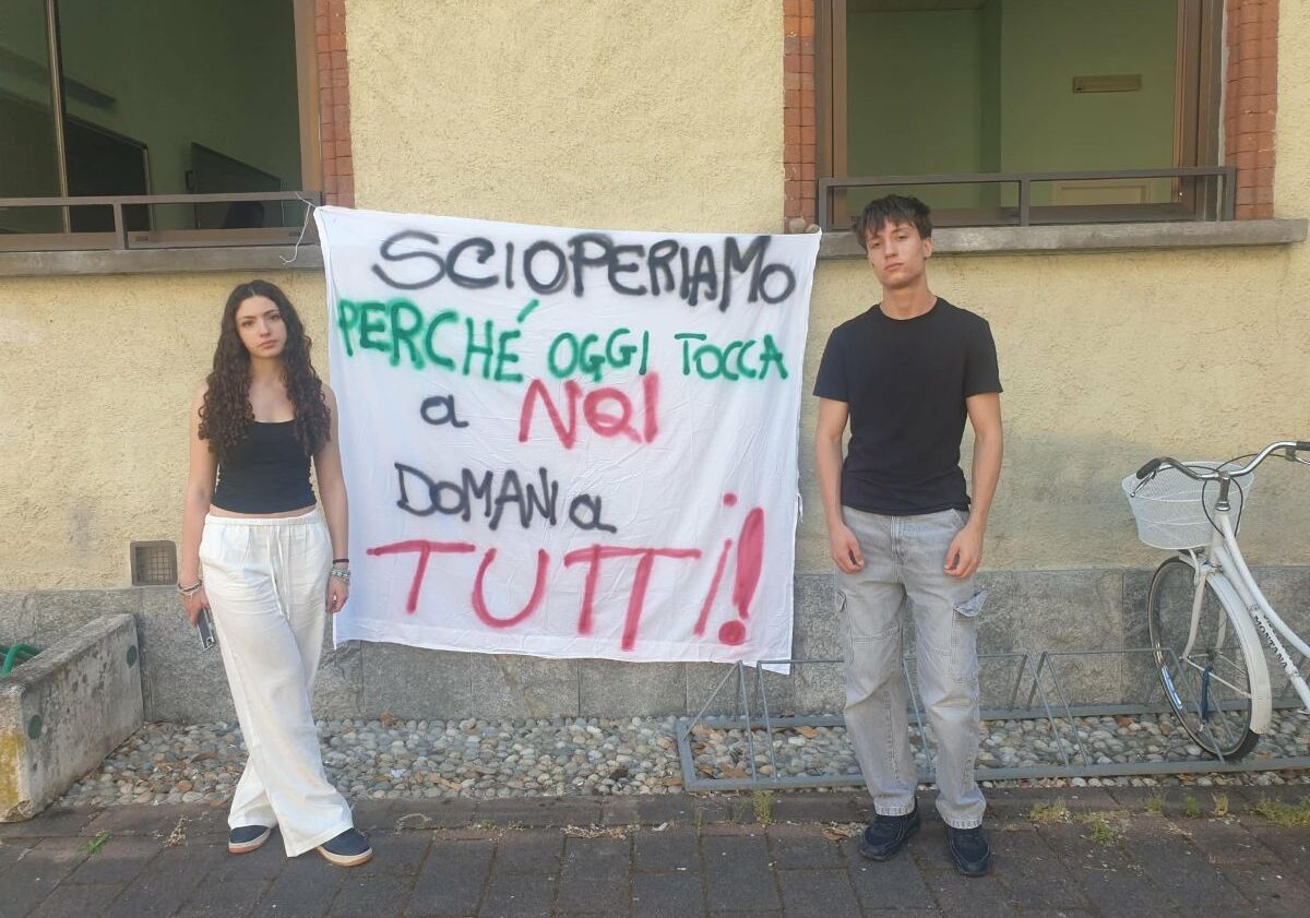 Magenta, classi accorpate al Quasimodo, studenti in rivolta: “Ci state togliendo la nostra scuola”