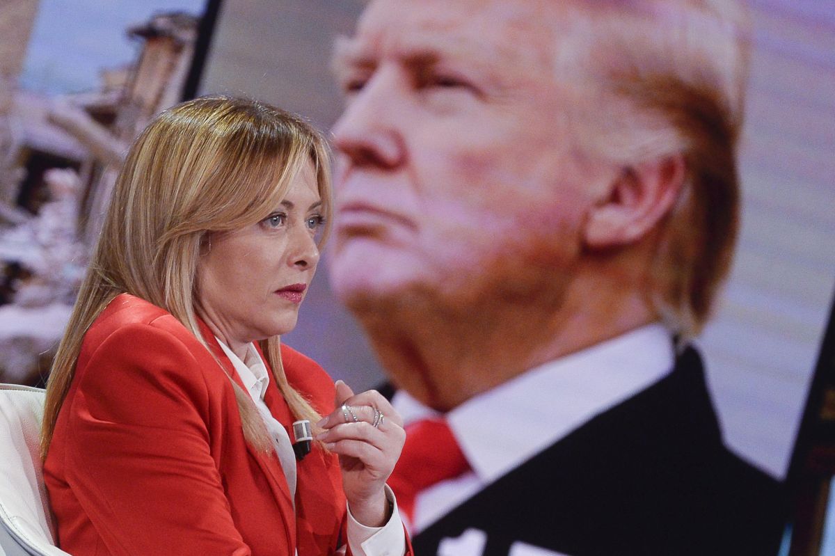 Trump su Meloni: “Mi ha implorato di fare una foto con lei”. La risposta della Premier: “Io e l’Italia non imploriamo mai”
