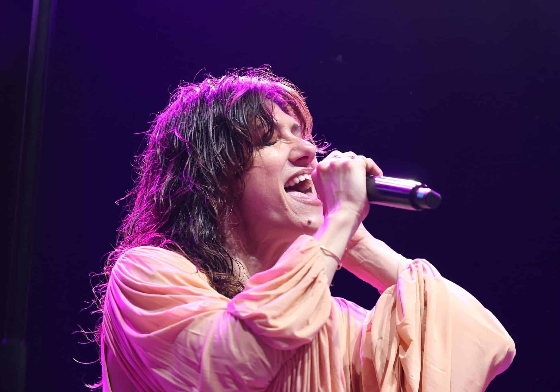 Elisa, una tribù che balla: che successo al Never Mind!