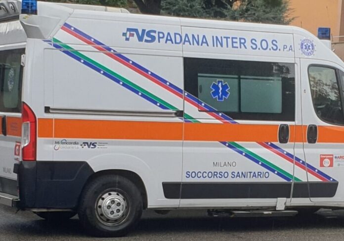 Robecco sul Naviglio, incidente nella notte, coinvolto un monopattino: due giovani in ospedale