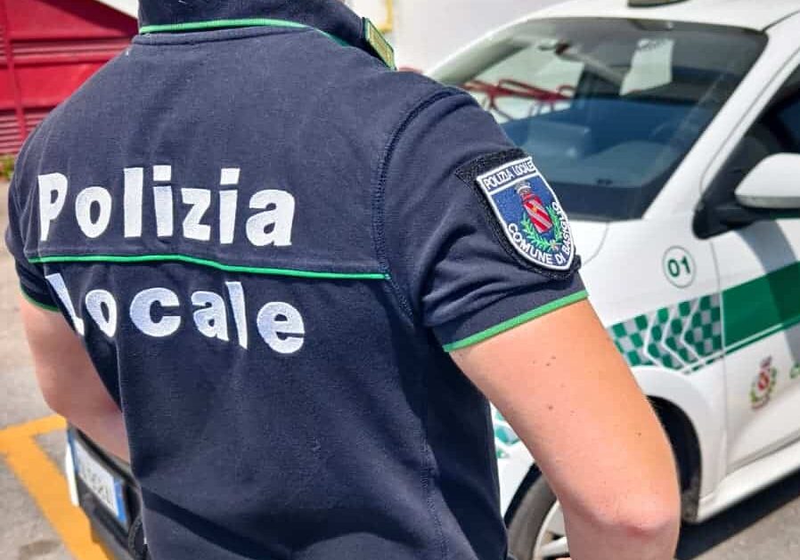 Milano, accerchiano anziana per rubarle il portafgoglio: due arresti