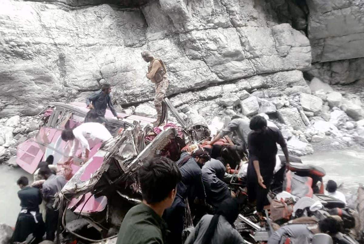 Bus precipita in un burrone in Pakistan, almeno 40 morti