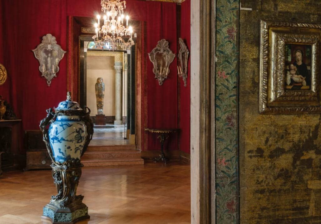 I venerdì di agosto al Sacro Monte: aperitivo al Colonne e visita alla Casa Museo Pogliaghi