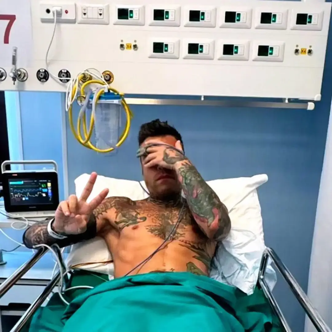 Fedez dimesso dall’ospedale “Mi fermo ma mi sento fortunato”
