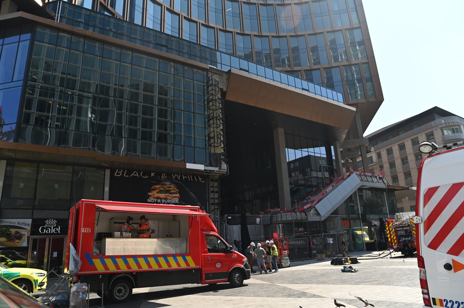 Incendio a Bruxelles in un edificio in ristrutturazione, morti sei operai