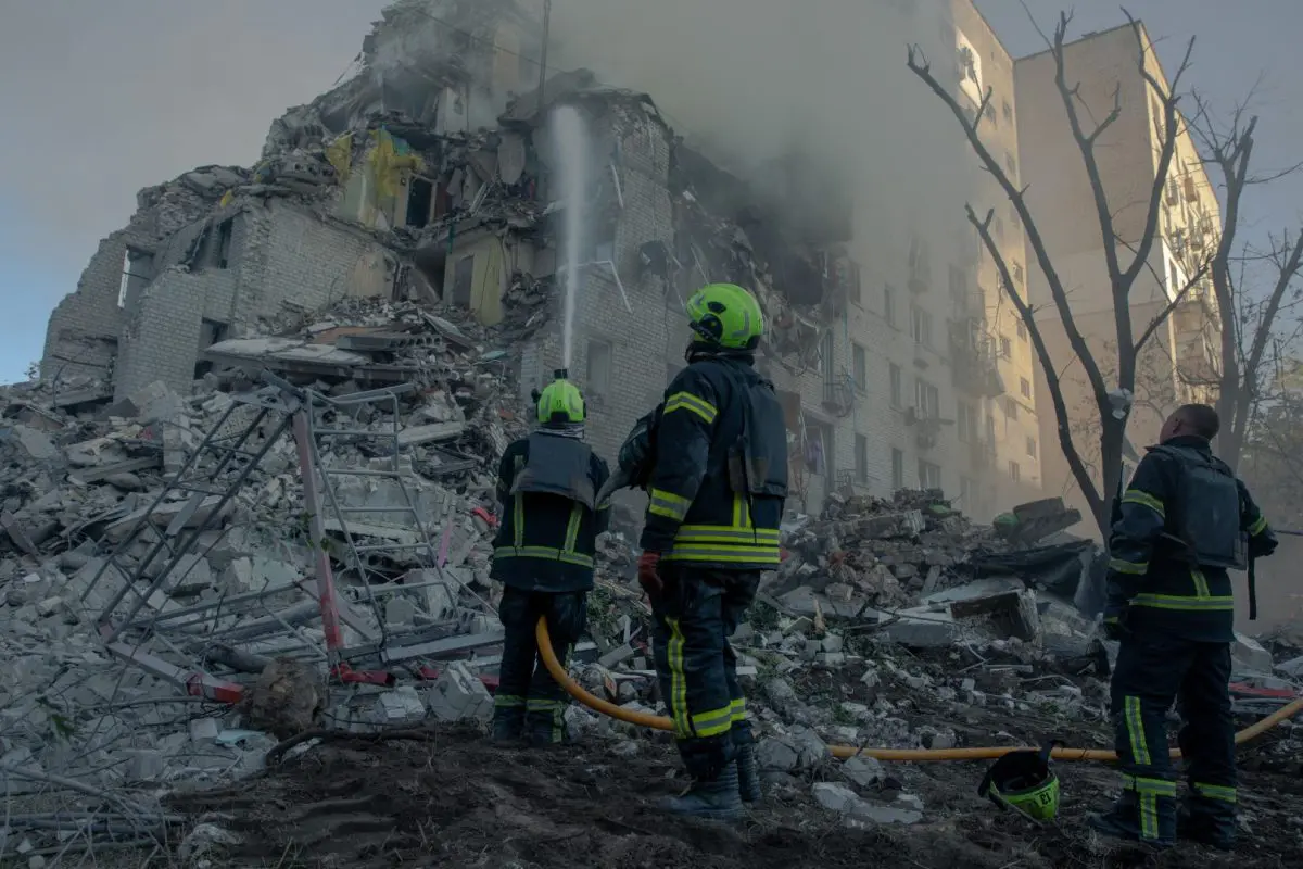 Attacchi russi con missili balistici su Kiev nella notte, almeno 10 morti