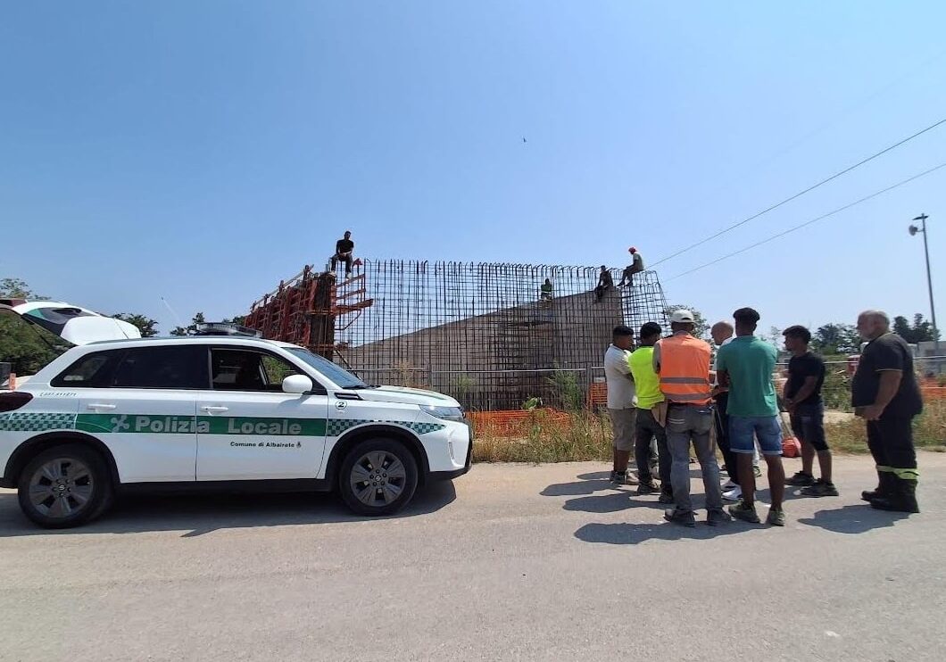 Albairate, protesta clamorosa nel cantiere del Biciplan: stipendi in ritardo