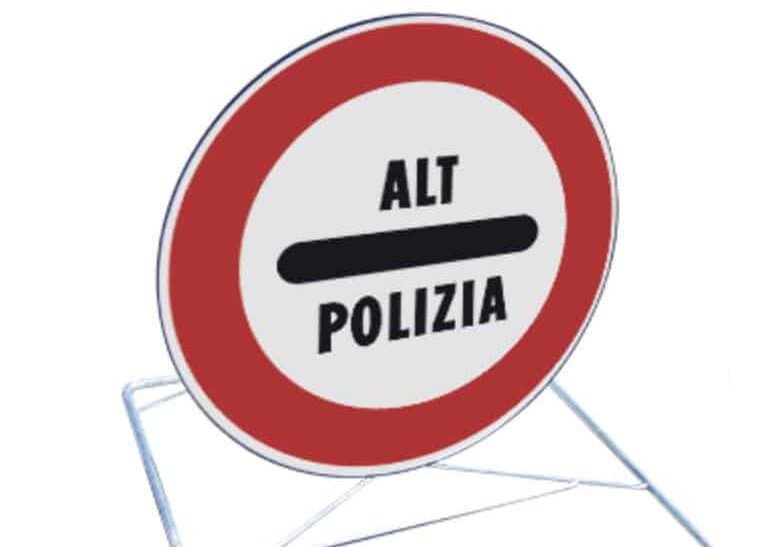In moto senza targa non si ferma all’alt, inseguito e arrestato a Milano