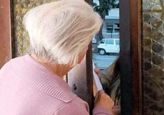 Novara: rapina anziana di 30mila euro e si rifugia all’estero, arrestato