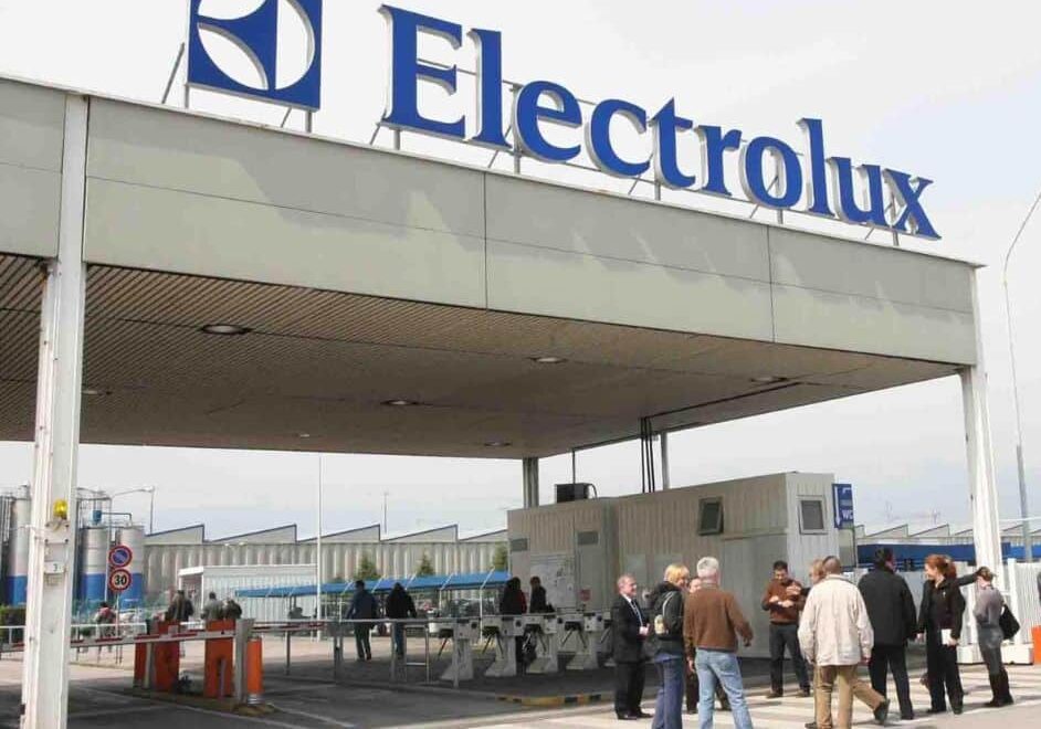 Electrolux di Solaro: approvata mozione contro gli esuberi e a tutela dei lavoratori e del tessuto produttivo metropolitano