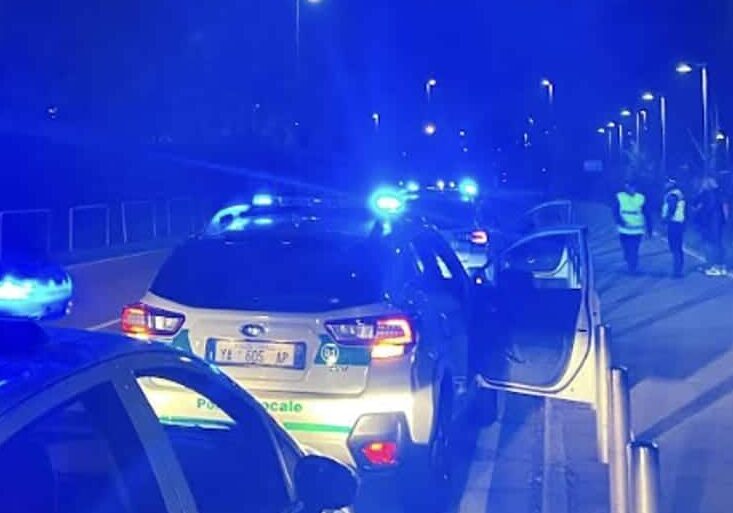 In moto impenna davanti alla Polizia a Milano, inseguito e denunciato