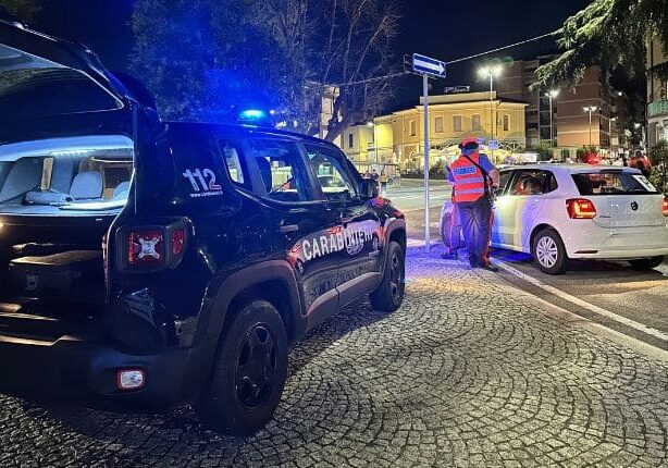 Controlli carabinieri in zone movida a Luino, denunce e multe