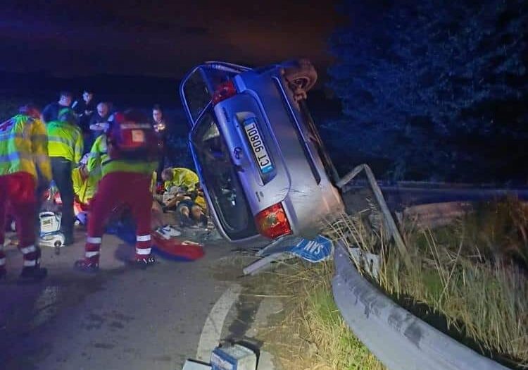 Tragedia nel Mantovano: auto fuori strada, morto il padre, gravi i due figli di 5 e 10 anni