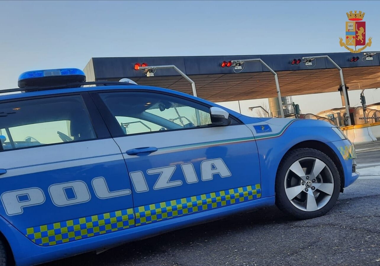 Sicurezza stradale, nel Pavese 950 patenti sospese in sette mesi: il cellulare è la prima causa