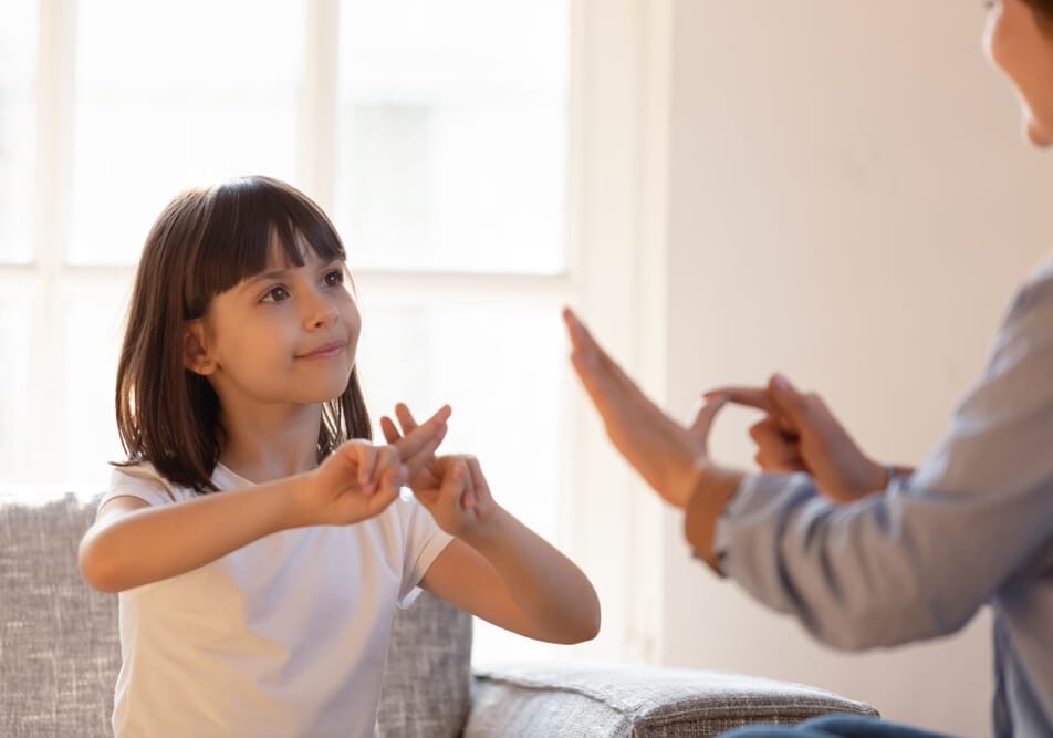 Disabilità sensoriale, assessore Lucchini: oltre 1,3 milioni per rafforzare inclusione delle persone sorde e ipoacusiche
