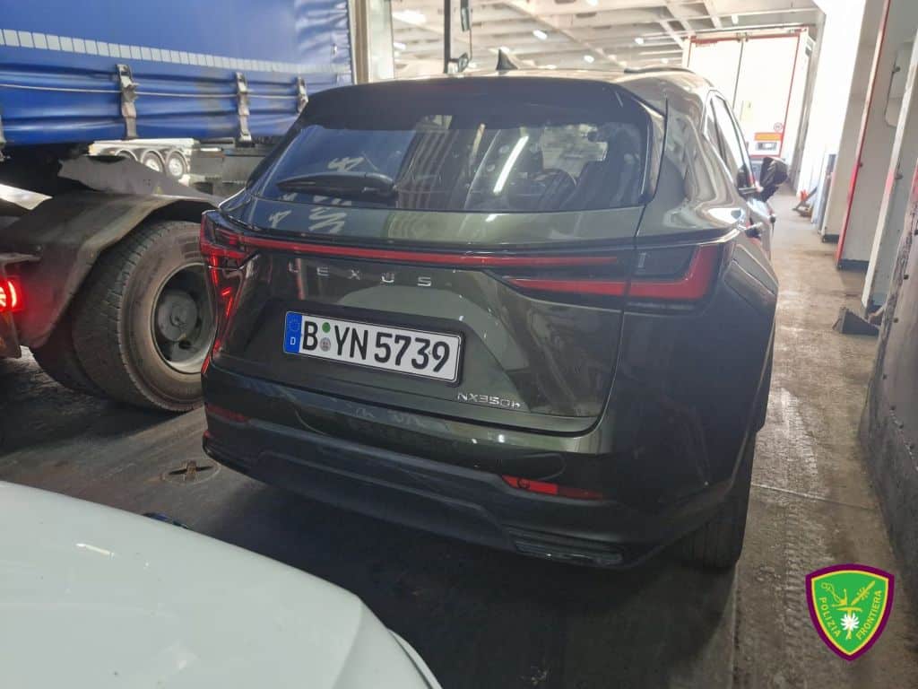 Auto clonate per il mercato nero in Tunisia, sequestri a Palermo