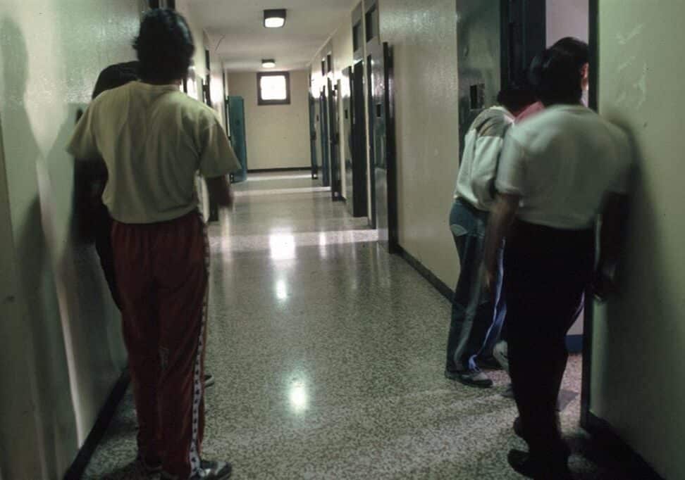 Sequestrano un giovane e chiedono il riscatto, 4 minori in carcere a Milano