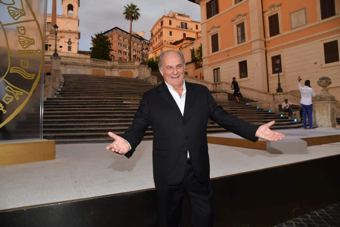 Gerry Scotti compie 70 anni e vince la sfida con “La Ruota della fortuna”
