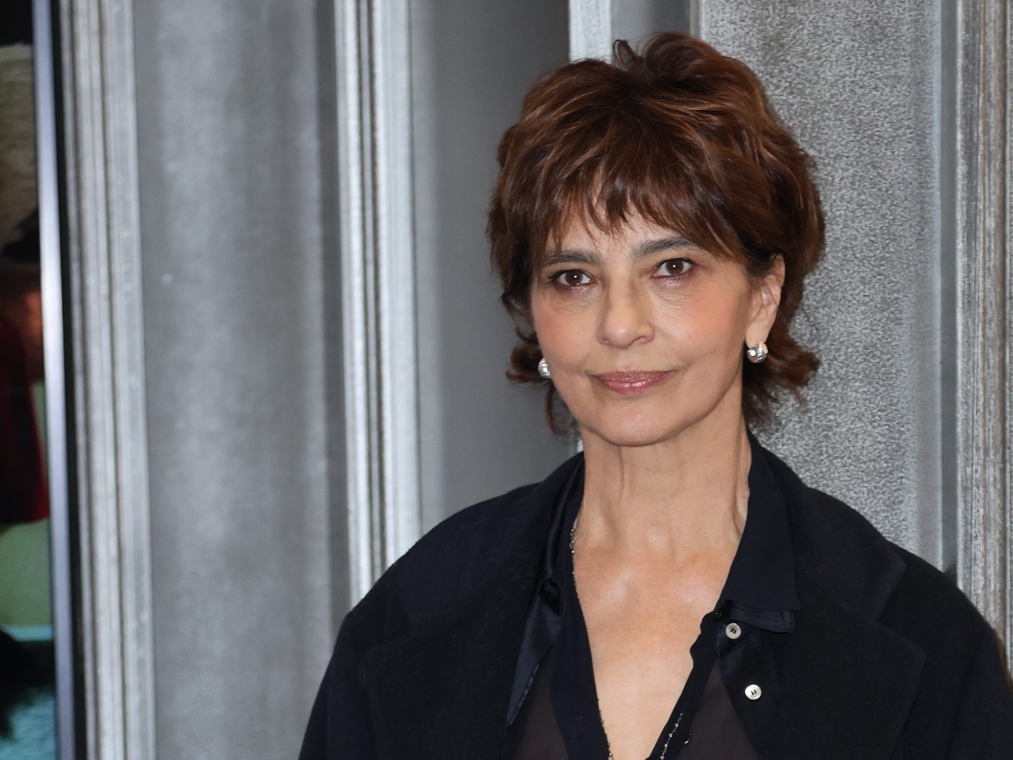 Laura Morante compie 70 anni e pubblica “Dieci storie pop”