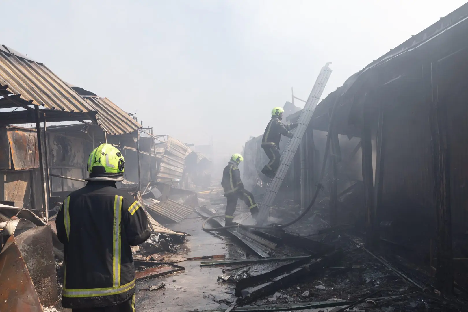 Ucraina, massiccio attacco missilistico su Kiev: colpito un ospedale psichiatrico, 12 morti