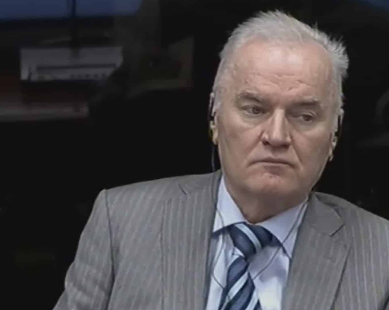 Serbia, Mladic sarà sepolto con i più alti onori di stato: scoppia la polemica