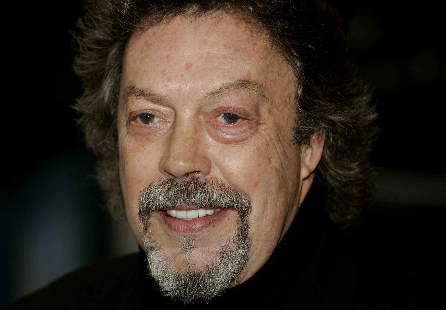 E’ morto Tim Curry, l’attore celebre per “The Rocky Horror Picture Show” e “It” aveva 80 anni