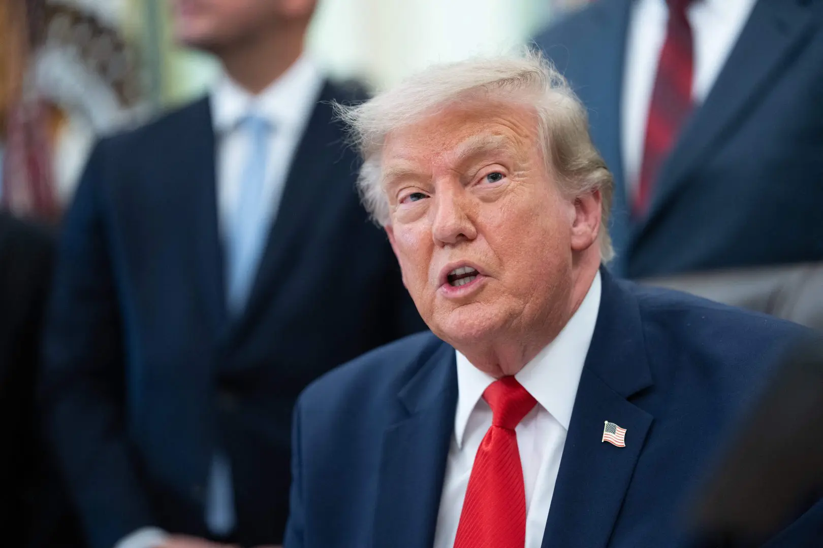 Trump “Lo stretto di Hormuz riaprirà molto presto, altrimenti l’Iran sarà colpito duramente”